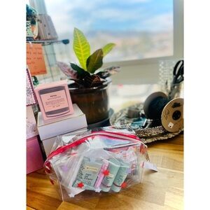 FIRST AID BEAUTY | 9” | Clear Cosmetic Makeup Bag Star Woodberry STL Soap Sample